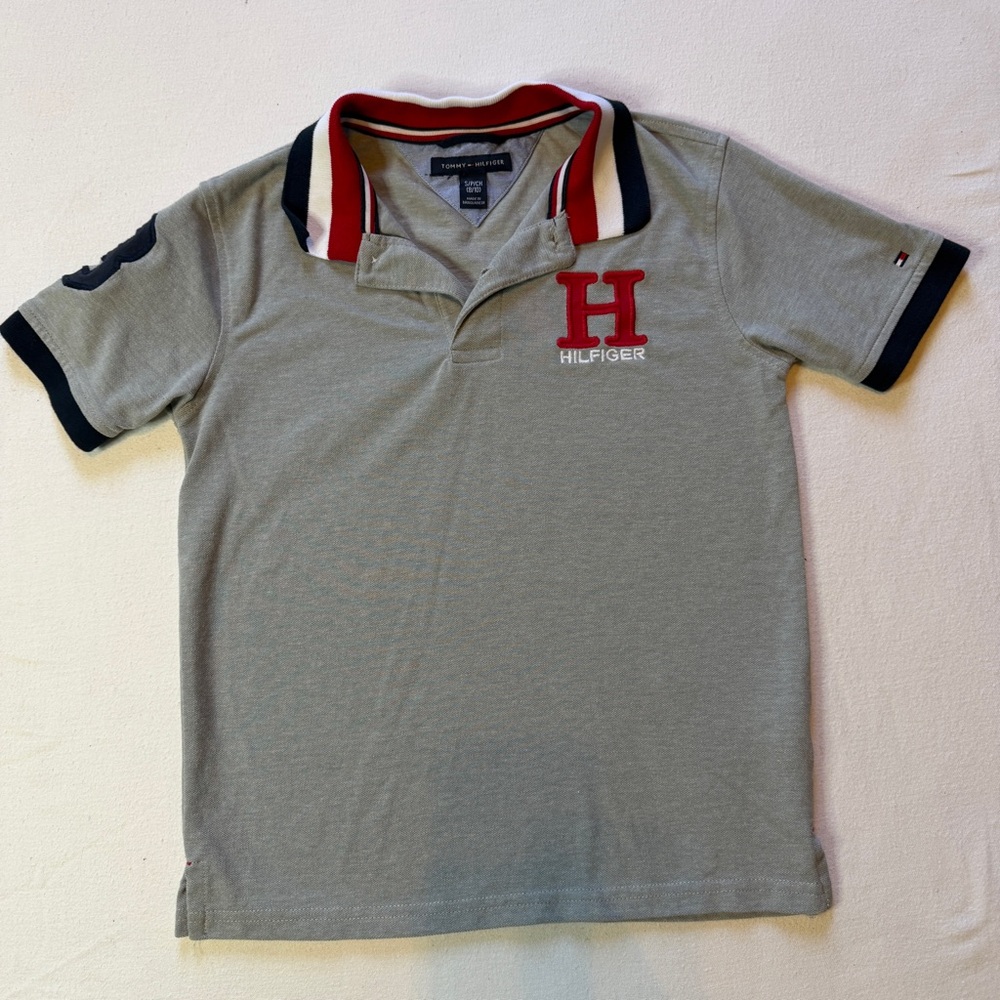 Tommy Hilfiger Kids Gray Polo Short Sleeve Shirt Size S 8/10 Sporty H Chest Logo